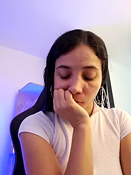 Snapshot of miaeyes chatting on January 2025 01:20:01 PM miaeyes online show from January 2025 01:20:01 PM