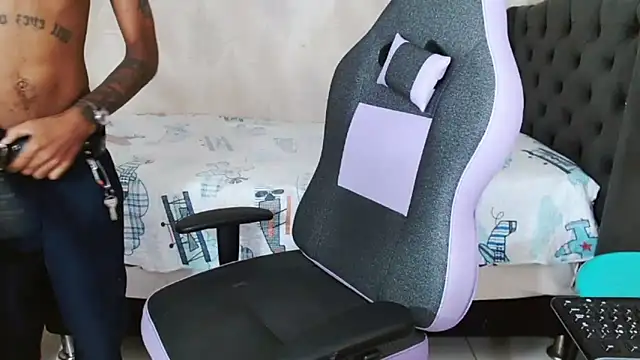 Snapshot of ManSant chatting on March 2025 08:43:01 PM ManSant online show from March 2025 08:43:01 PM