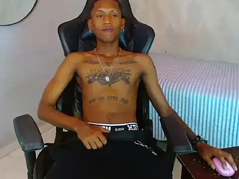 Snapshot of ManSant chatting on October 2025 04:25:02 PM ManSant online show from October 2025 04:25:02 PM