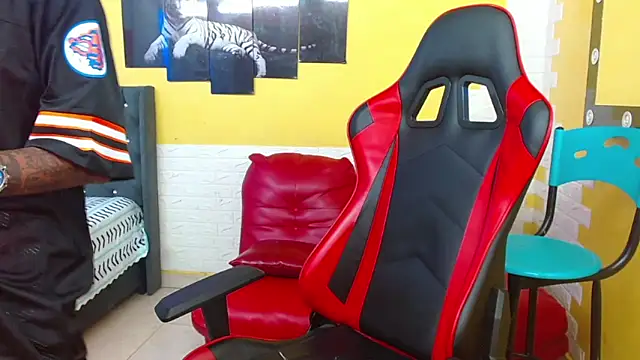 Snapshot of ManSant chatting on October 2025 03:36:01 PM ManSant online show from October 2025 03:36:01 PM