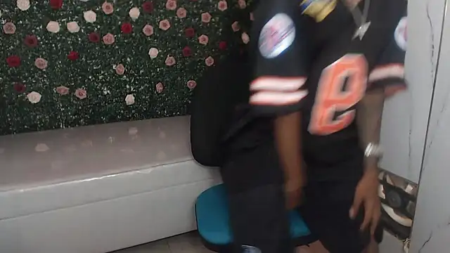 Snapshot of ManSant chatting on November 2025 05:48:02 PM ManSant online show from November 2025 05:48:02 PM