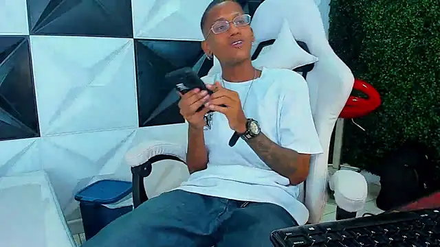 Snapshot of ManSant chatting on November 2025 03:35:01 PM ManSant online show from November 2025 03:35:01 PM