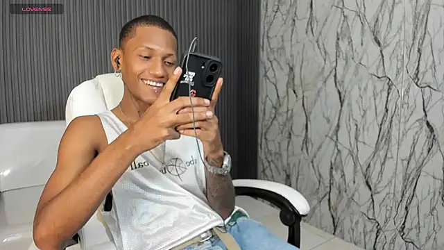 Snapshot of ManSant chatting on November 2025 02:27:01 PM ManSant online show from November 2025 02:27:01 PM