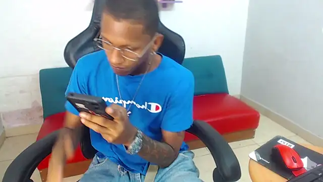 Snapshot of ManSant chatting on November 2025 04:36:01 PM ManSant online show from November 2025 04:36:01 PM