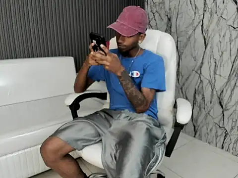 Snapshot of ManSant chatting on November 2025 04:18:02 PM ManSant online show from November 2025 04:18:02 PM