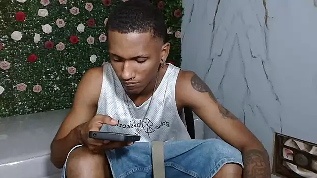 Snapshot of ManSant chatting on November 2025 05:49:01 PM ManSant online show from November 2025 05:49:01 PM