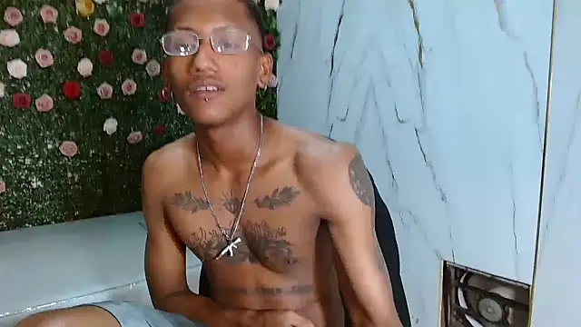 Snapshot of ManSant chatting on December 2025 02:55:01 PM ManSant online show from December 2025 02:55:01 PM