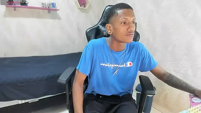 Snapshot of ManSant chatting on December 2025 02:15:01 PM ManSant online show from December 2025 02:15:01 PM