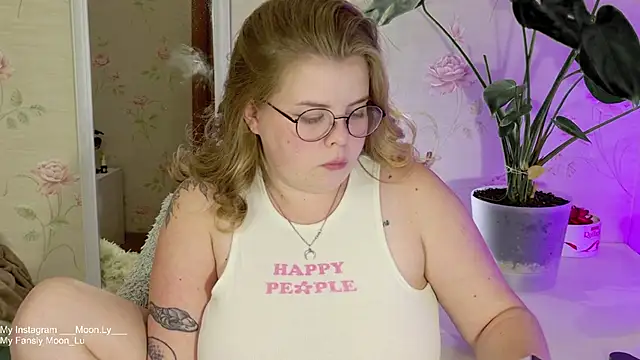 Snapshot of sinnamon_ chatting on September 2025 07:04:01 PM sinnamon online show from September 2025 07:04:01 PM