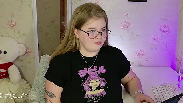 Snapshot of sinnamon_ chatting on October 2025 06:05:02 PM sinnamon online show from October 2025 06:05:02 PM