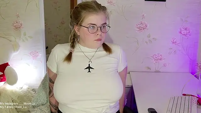 Snapshot of sinnamon_ chatting on October 2025 05:43:01 PM sinnamon online show from October 2025 05:43:01 PM