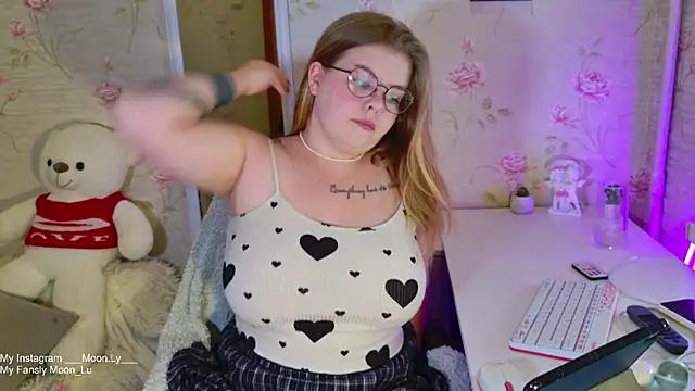 Snapshot of sinnamon_ chatting on October 2025 04:51:01 PM sinnamon online show from October 2025 04:51:01 PM