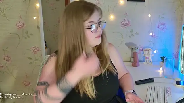 Snapshot of sinnamon_ chatting on October 2025 04:42:01 PM sinnamon online show from October 2025 04:42:01 PM