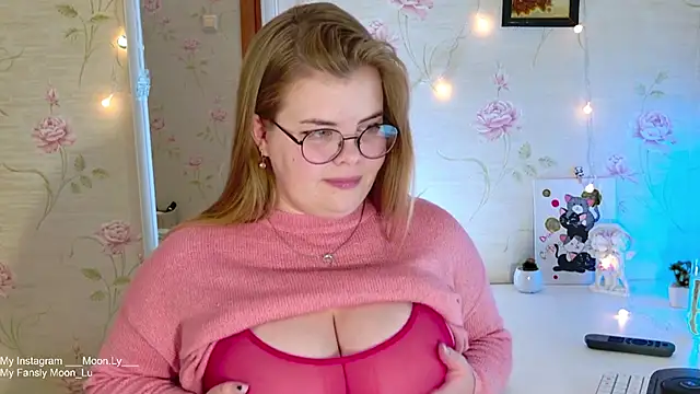 Snapshot of sinnamon_ chatting on November 2025 04:18:02 PM sinnamon online show from November 2025 04:18:02 PM