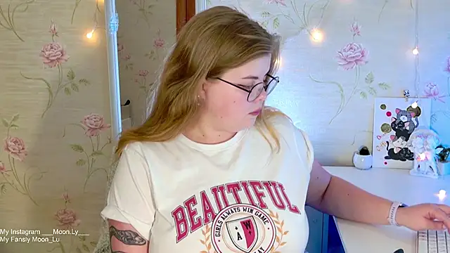 Snapshot of sinnamon_ chatting on November 2025 03:11:01 PM sinnamon online show from November 2025 03:11:01 PM