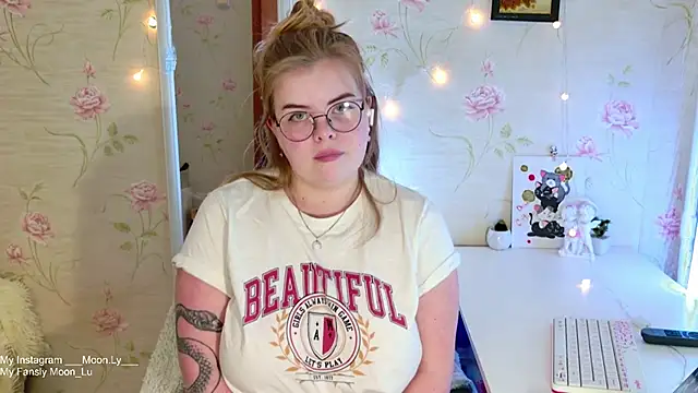 Snapshot of sinnamon_ chatting on November 2025 12:30:01 PM sinnamon online show from November 2025 12:30:01 PM