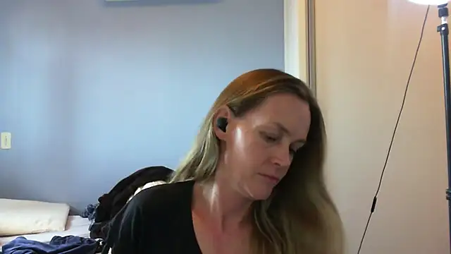 Annylove1 online show from October 2025 03:47:02 PM