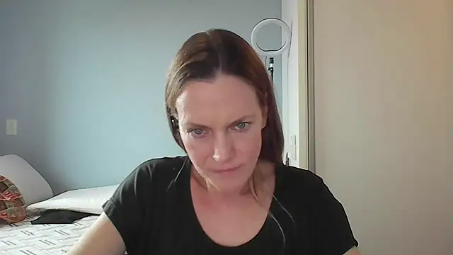 Annylove1 online show from December 2025 04:02:01 PM