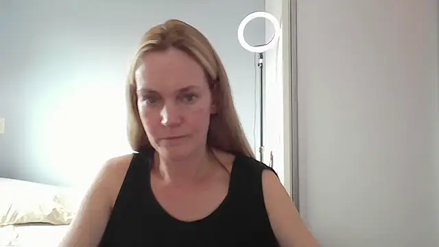 Annylove1 online show from February 2026 06:48:01 PM