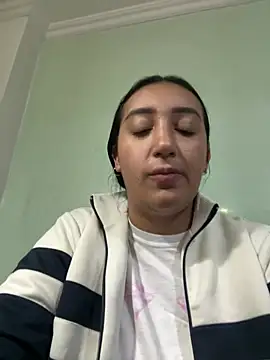 Snapshot of Hannahoff chatting on February 2025 04:14:01 AM Hannahoff online show from February 2025 04:14:01 AM