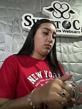 Snapshot of Hannahoff chatting on February 2025 09:19:02 PM Hannahoff online show from February 2025 09:19:02 PM