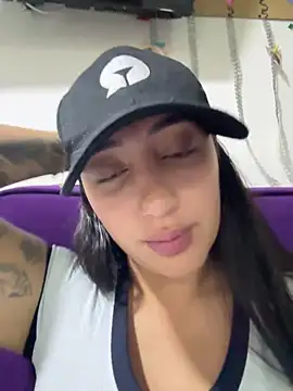 Snapshot of Hannahoff chatting on March 2025 11:03:02 PM Hannahoff online show from March 2025 11:03:02 PM