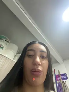 Snapshot of Hannahoff chatting on June 2026 01:18:01 AM Hannahoff online show from June 2026 01:18:01 AM