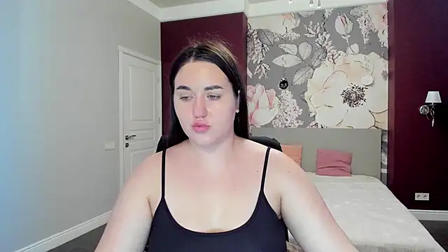 Snapshot of Roxie_Bradley chatting on October 2025 06:37:02 AM Roxie Bradley online show from October 2025 06:37:02 AM