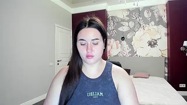 Snapshot of Roxie_Bradley chatting on November 2025 06:47:02 AM Roxie Bradley online show from November 2025 06:47:02 AM