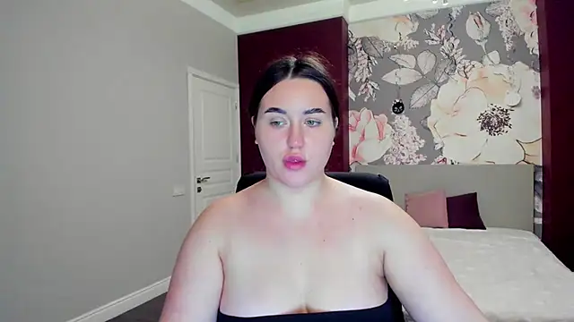 Snapshot of Roxie_Bradley chatting on November 2025 07:08:02 AM Roxie Bradley online show from November 2025 07:08:02 AM