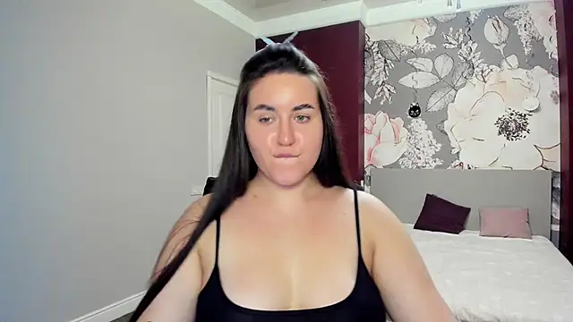 Snapshot of Roxie_Bradley chatting on November 2025 06:57:01 AM Roxie Bradley online show from November 2025 06:57:01 AM