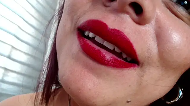 Snapshot of VIOLETTA-HOT chatting on January 2025 04:44:01 PM VIOLETTA-HOT online show from January 2025 04:44:01 PM