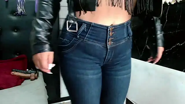 Snapshot of VIOLETTA-HOT chatting on February 2025 10:37:02 AM VIOLETTA-HOT online show from February 2025 10:37:02 AM