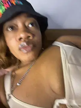 Snapshot of _yisela_ chatting on January 2026 01:00:02 AM yisela online show from January 2026 01:00:02 AM