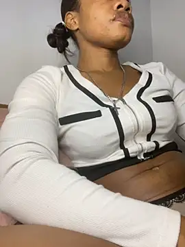 Snapshot of _yisela_ chatting on February 2026 01:09:02 AM yisela online show from February 2026 01:09:02 AM