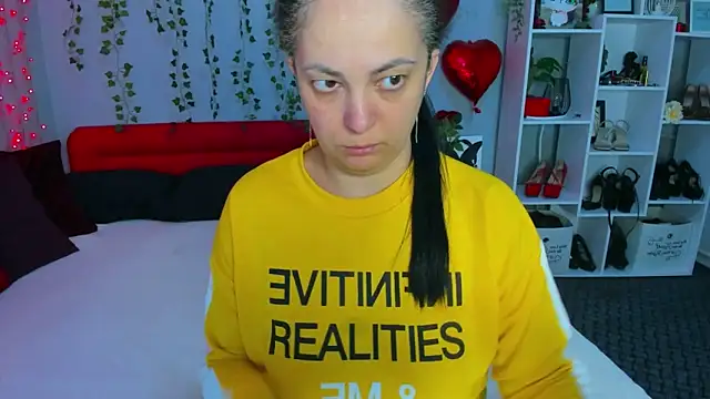 DarlingMilf online show from April 2026 06:21:02 PM