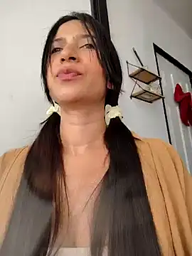 Snapshot of lady-rosse chatting on December 2024 06:31:02 PM lady-rosse online show from December 2024 06:31:02 PM