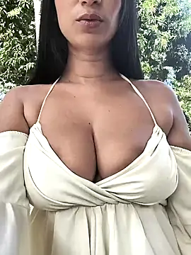 Snapshot of lady-rosse chatting on January 2025 03:00:01 PM lady-rosse online show from January 2025 03:00:01 PM