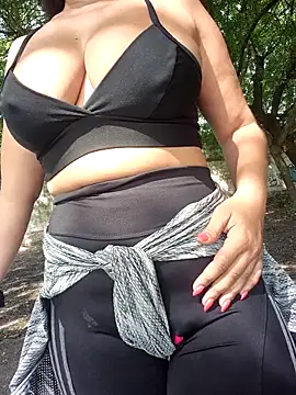 Snapshot of lady-rosse chatting on November 2025 02:27:01 PM lady-rosse online show from November 2025 02:27:01 PM