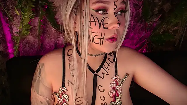 Snapshot of Laura_takint chatting on December 2024 05:08:01 PM Laura takint online show from December 2024 05:08:01 PM