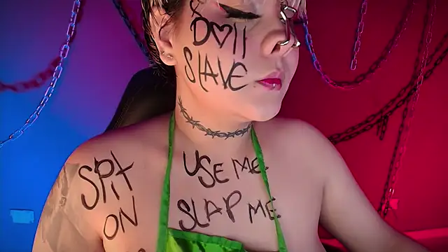 Snapshot of Laura_takint chatting on December 2024 05:01:02 PM Laura takint online show from December 2024 05:01:02 PM