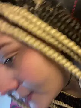 Snapshot of Laura_takint chatting on January 2025 07:45:01 PM Laura takint online show from January 2025 07:45:01 PM