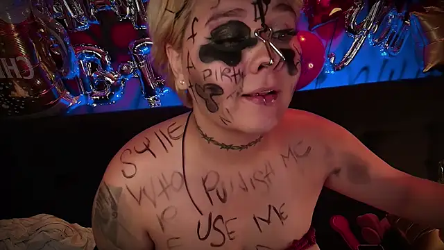 Snapshot of Laura_takint chatting on January 2025 10:19:01 PM Laura takint online show from January 2025 10:19:01 PM