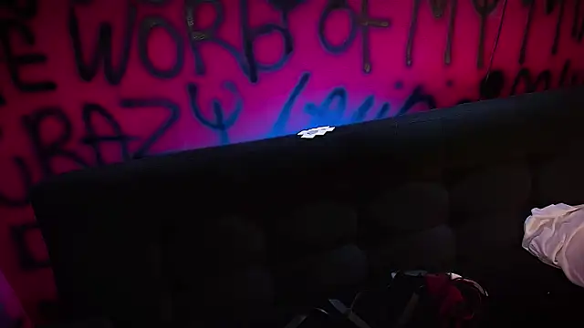 Snapshot of Laura_takint chatting on February 2025 04:08:01 PM Laura takint online show from February 2025 04:08:01 PM