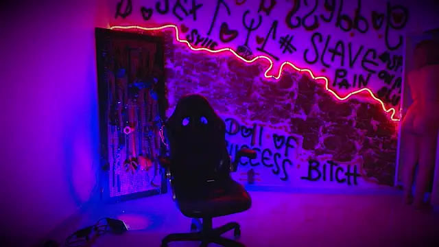 Snapshot of Laura_takint chatting on September 2025 09:03:02 PM Laura takint online show from September 2025 09:03:02 PM