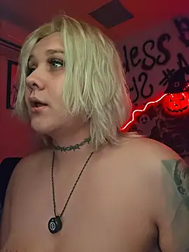 Snapshot of Laura_takint chatting on October 2025 04:35:02 AM Laura takint online show from October 2025 04:35:02 AM