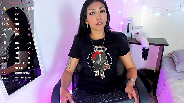 Snapshot of Tracy_lambo chatting on October 2025 10:44:02 PM Tracy lambo online show from October 2025 10:44:02 PM