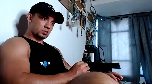 Snapshot of SimonRoberth chatting on January 2025 10:35:02 PM SimonRoberth online show from January 2025 10:35:02 PM