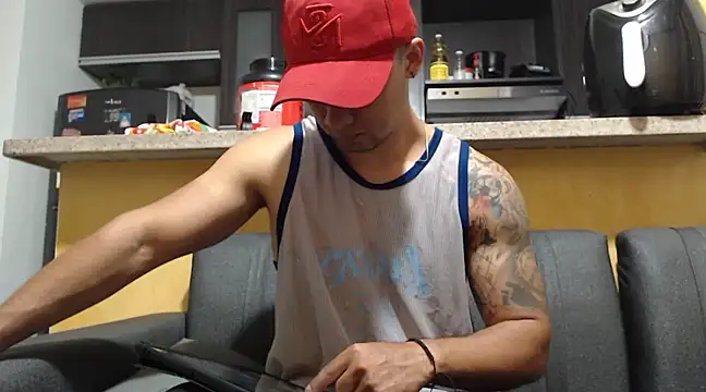 Snapshot of SimonRoberth chatting on March 2025 10:59:01 PM SimonRoberth online show from March 2025 10:59:01 PM