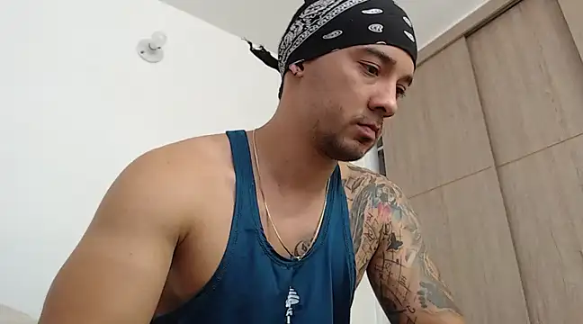 Snapshot of SimonRoberth chatting on March 2025 09:13:01 PM SimonRoberth online show from March 2025 09:13:01 PM